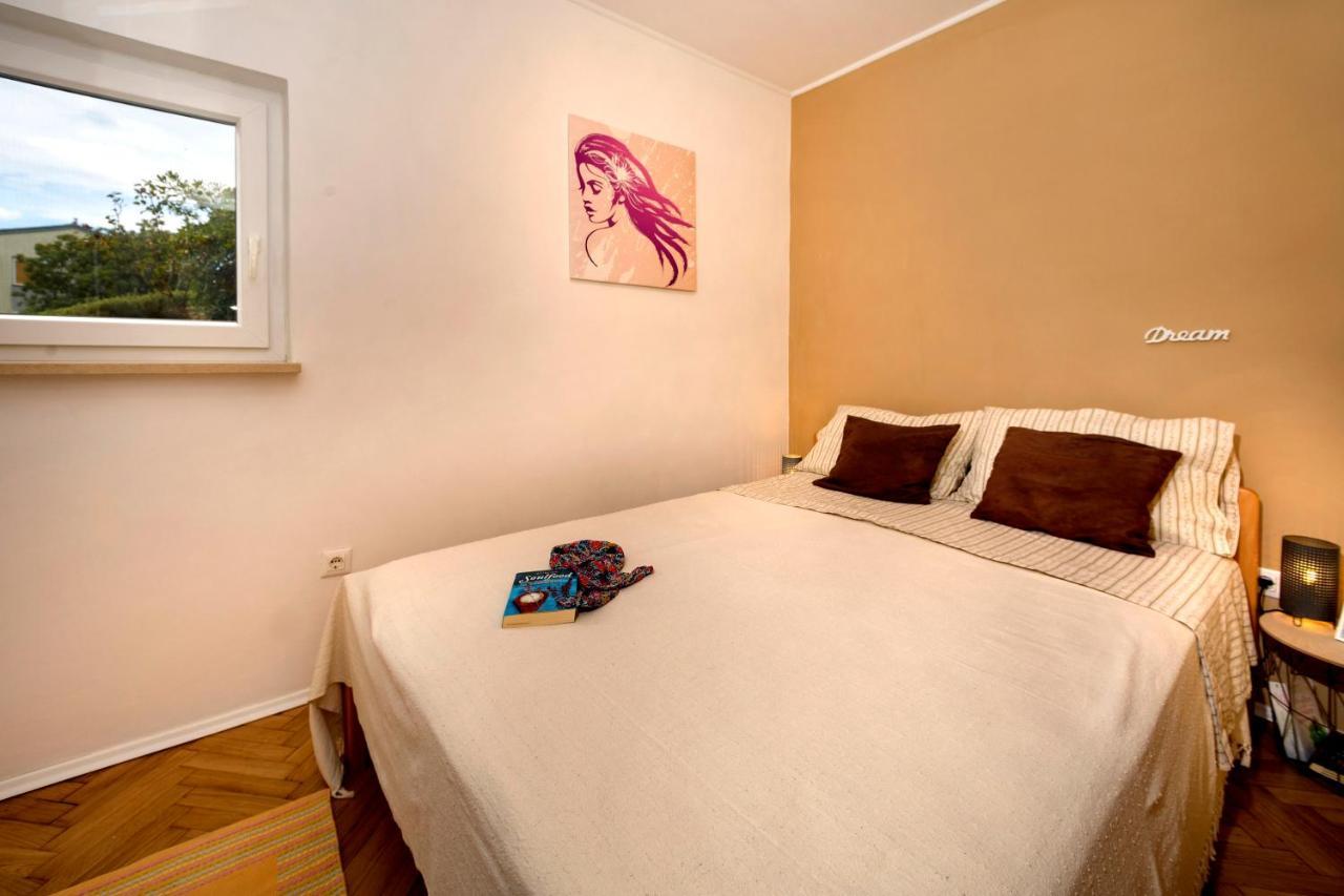 B Apartment رافني المظهر الخارجي الصورة
